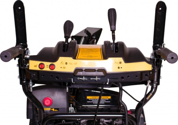 Снегоуборщик бензиновый CHAMPION ST 1170 E [ST1170E]